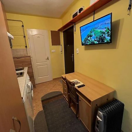 Tiny Private Apartment In Central Buda. 布达佩斯 外观 照片
