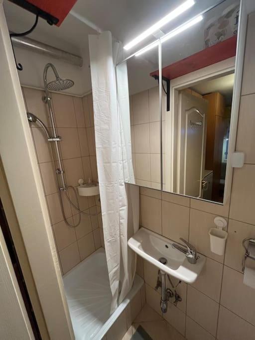 Tiny Private Apartment In Central Buda. 布达佩斯 外观 照片